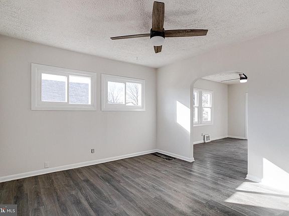 4th image of 4110 Hillcrest Ave
