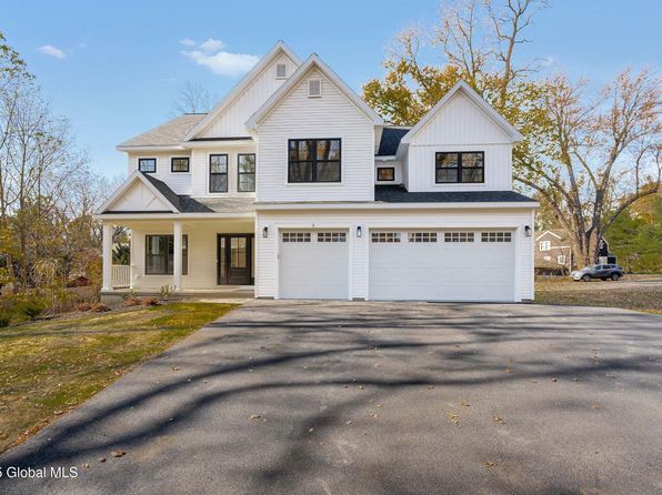 24 Isabel Court, Colonie, NY 12205