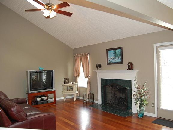 2nd image of 2092 Castlebrook Dr