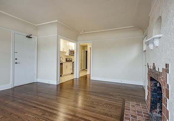 4th image of 5026 22nd Ave NE APT 2