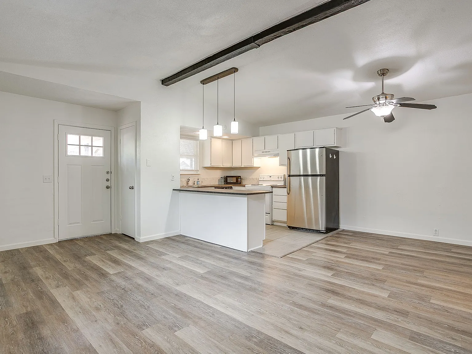 2 bed, 890 sqft, $1,595 — Photo 4