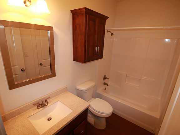 4th image of 910 Fannin St