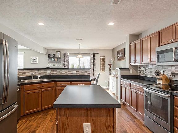 5th image of 554 Corbel Dr