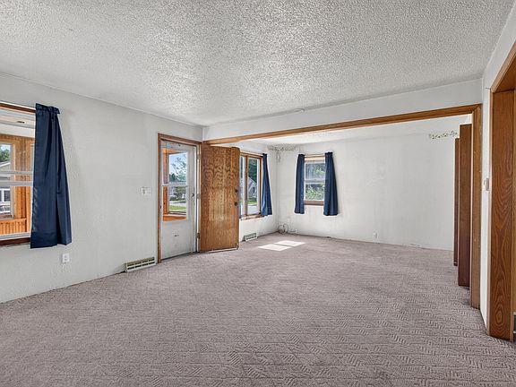 4th image of 324 Brookside Ave