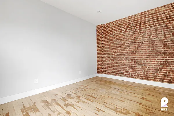 Rented by REZI | media 10