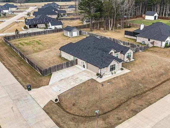 3rd image of 14144 Foxtail Dr