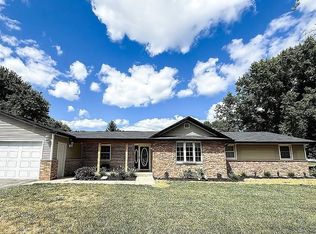 108 Circle Dr, Marshall, IL 62441