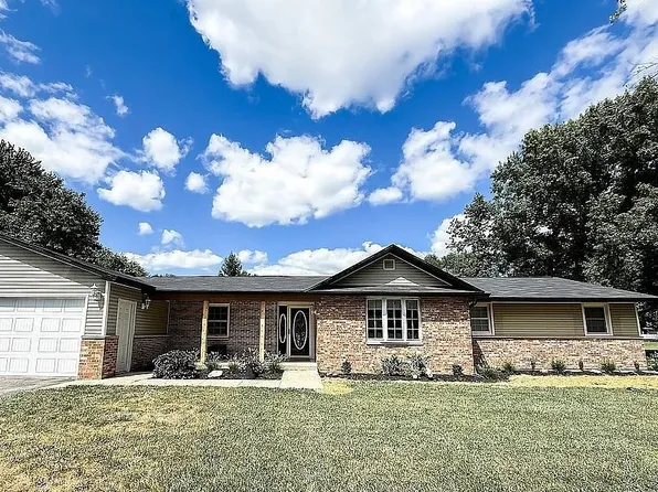 108 Circle Dr, Marshall, IL 62441