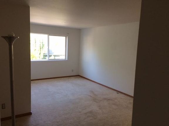 5th image of 13363 Ambaum Blvd SW