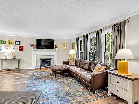 5th image of 4902 Forest Oaks Dr