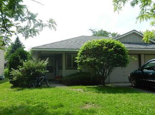 1285 Wicker St #1285 & 1287, Woodstock, IL 60098