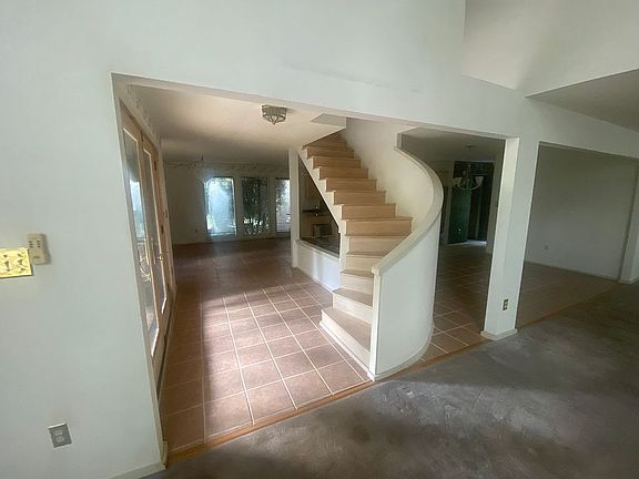5th image of 47 Green Valley Rd