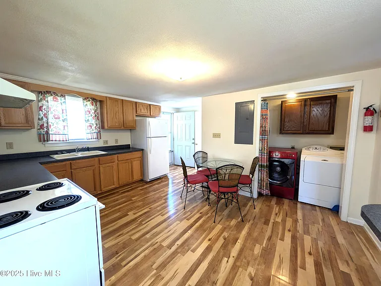 710 Beech St — Photo 5