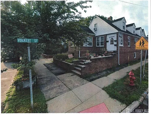 82 Woodbridge Ave Photo 1