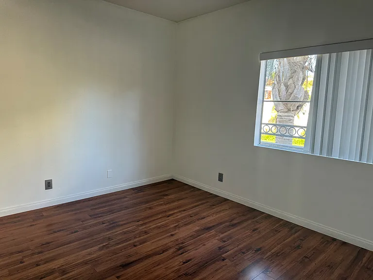 649.5 S Ridgeley Dr #101 — Photo 2