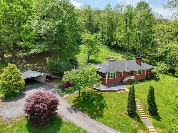 591 Qualla Rd, Hayesville, NC 28904