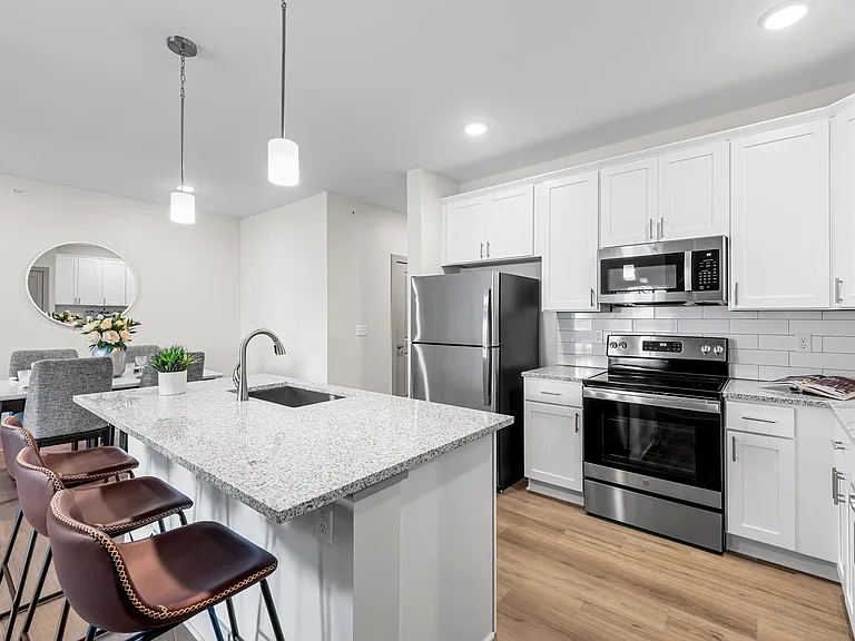 Midtown Apartments — Photo 10