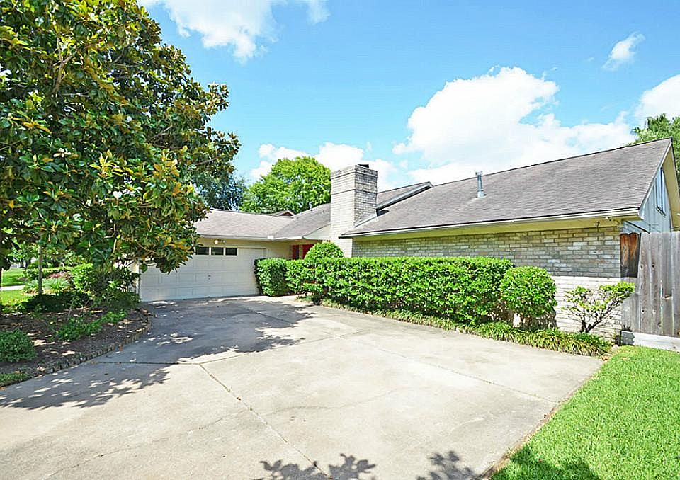1st image of 10915 Villa Lea Ln