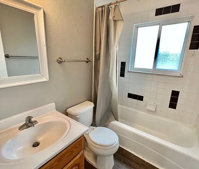2913 Straus Ln #4 — Photo 5