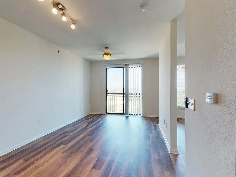 Residences at the Domain — Photo 51