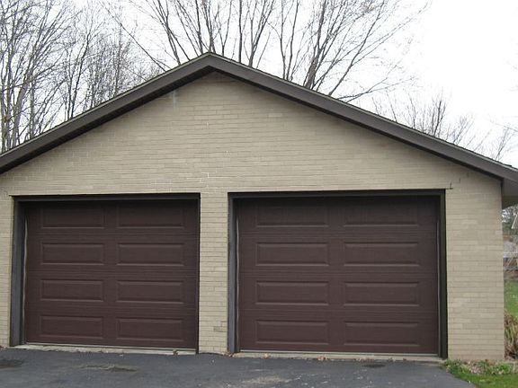 3rd image of 3091 Maplewood Dr