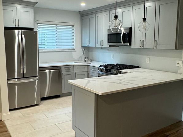 231 Broadmoor Ct UNIT 9