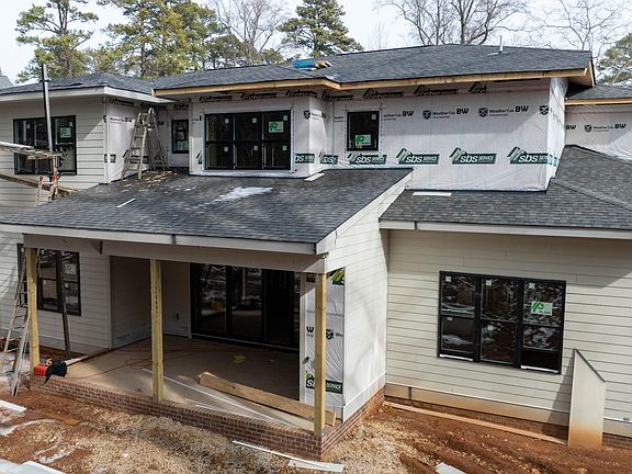 4th image of 3521 Brook Dr