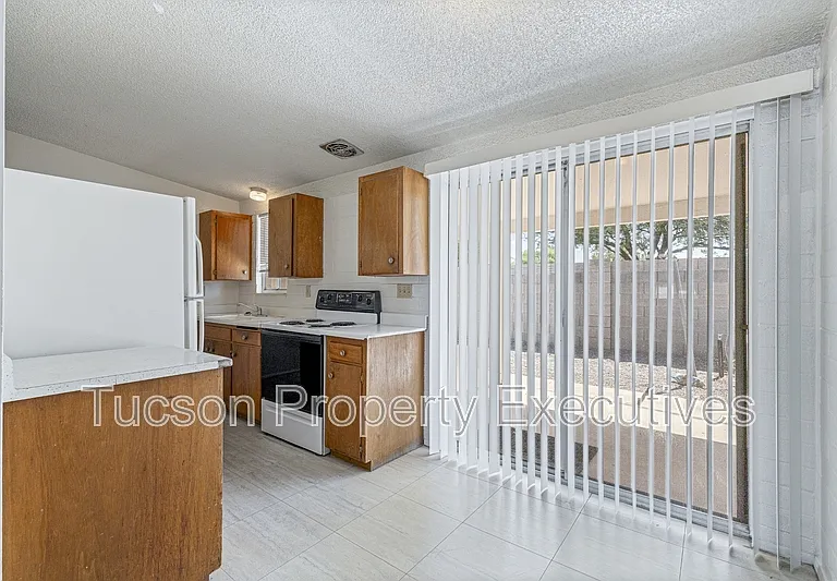 4246 E Pima St #D — Photo 7
