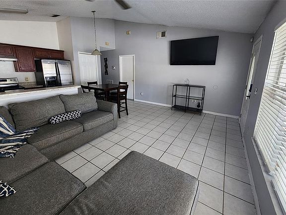 5th image of 5298 Yaupon St