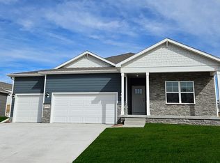 449 Meadows Ct, Polk City, IA 50226