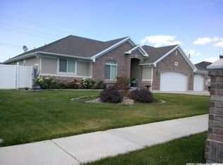 1176 W Chapel Ridge Dr, South Jordan, UT 84095