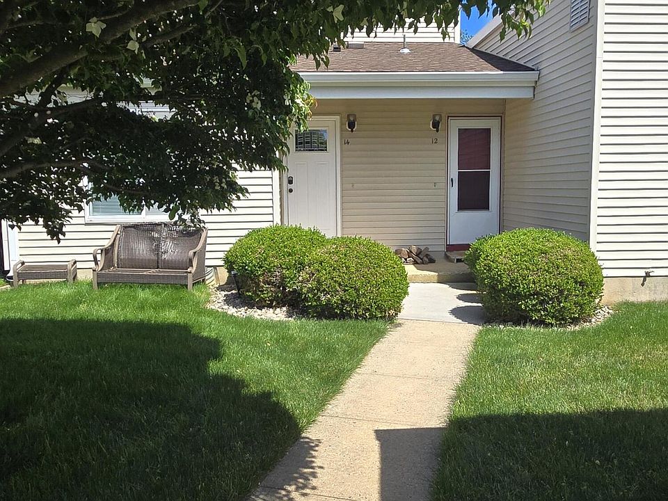 1st image of 12 Woodmere Court