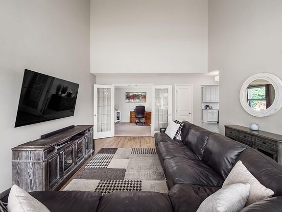3rd image of 7488 Old River Dr
