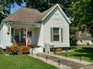 502 W 3rd St, Flora, IL 62839