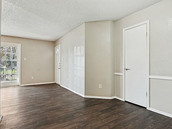 5th image of 803 N Mesquite St #807B