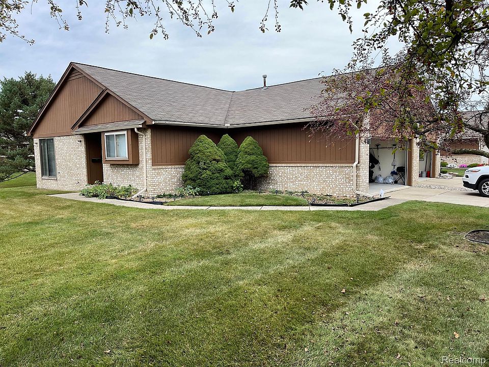 1st image of 41235 Garfield Manor Dr