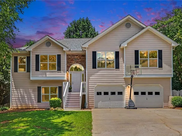 6219 Compass Dr, Flowery Branch, GA 30542