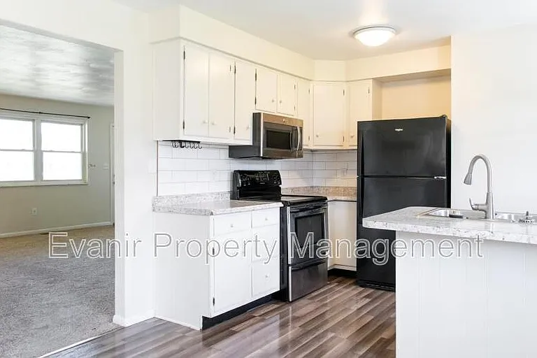 790 Branford Rd — Photo 23