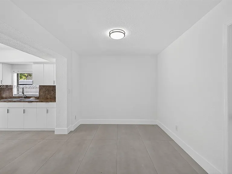 17150 NE 18th Ave — Photo 24
