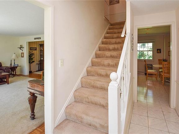 3rd image of 393 Powell Dr
