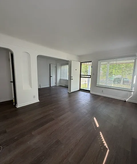 10945 Peerless St — Photo 2