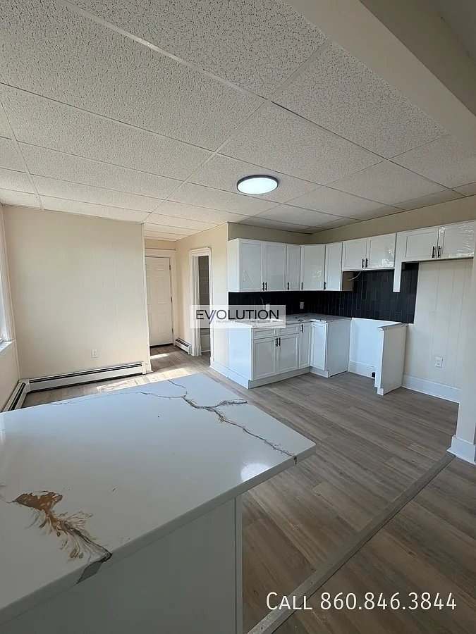 3 bed, 1.0 bath, 1150 sqft, $2,000 — Photo 1