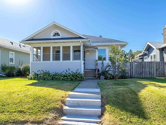 2nd image of 501 E 29th Pl
