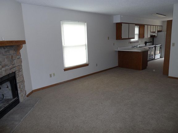 2nd image of 1035 NE Lindsay Ave