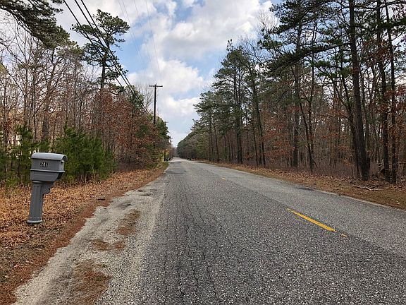 Exterior Neighborhood (street photo)