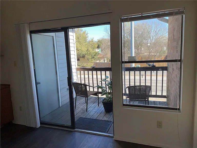 2415 W Slaughter Ln #D — Photo 8