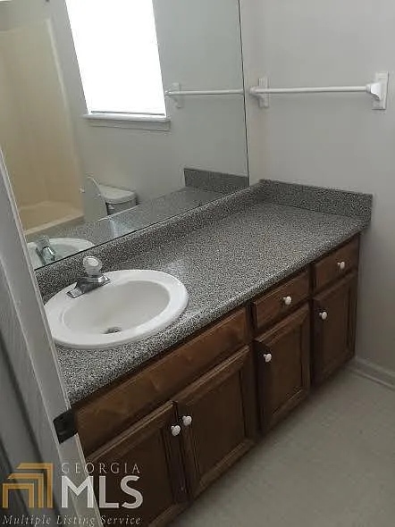 2 bed, 1.5 bath, 800 sqft, $1,050 — Photo 3