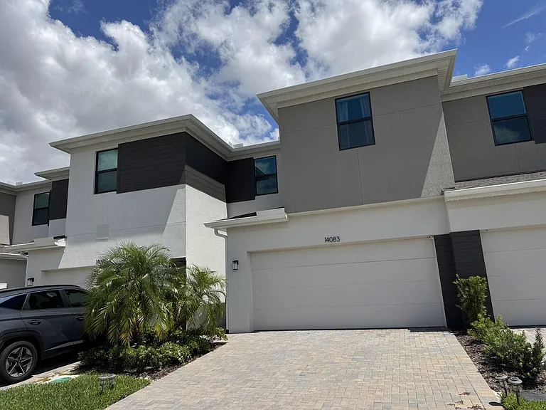 14083 SW Thorens Dr — Photo 34