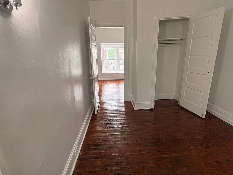 640 W Princess St #2 — Photo 15
