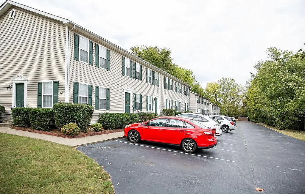 2 bed, 1.5 bath, 960 sqft, $875 — Photo 4